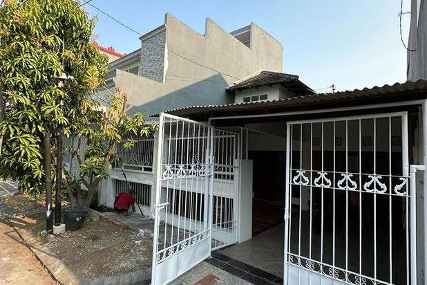 Rumah Babatan Pantai, Row Jalan 4,5 Mobil