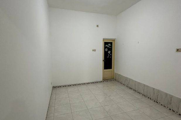 Rumah Babatan Pantai, Row Jalan 4,5 Mobil