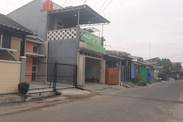 Rumah disewakan lokasi jalan utama bekasi pertahun