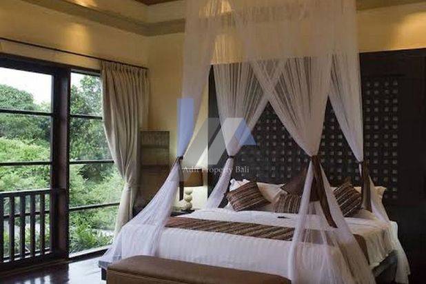 Tanah Luxury Beach Front Seminyak Bali