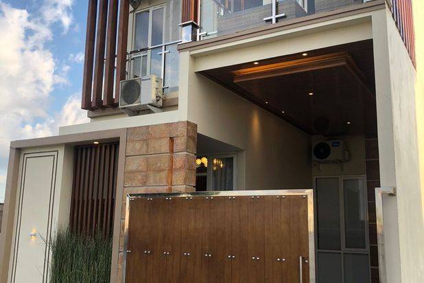 RUMAH MEWAH BARU SIAP HUNI 2 LANTAI FULL FURNISH LOKASI PREMIUM