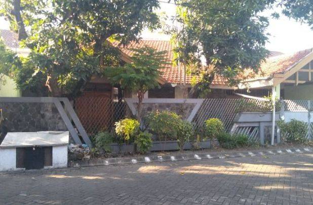 Rumah Medokan Asri Barat Terawat dekat Rungkut, Gunung Anyar