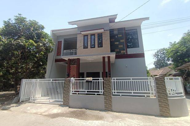 Rumah dijual 2 lantai Strategis dekat JogjaBay