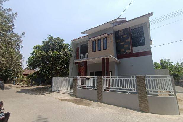 Rumah dijual 2 lantai Strategis dekat JogjaBay
