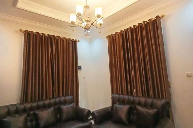Rumah Mewah Full Furnished 2 lantai Asri Halaman Luas di Tajem