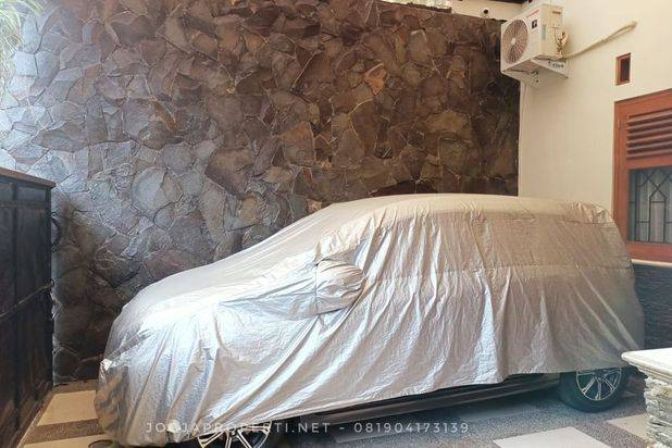 Rumah Mewah Full Furnished 2 lantai Asri Halaman Luas di Tajem