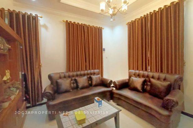 Rumah Mewah Full Furnished 2 lantai Asri Halaman Luas di Tajem