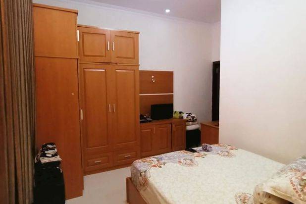 Rumah Mewah Full Furnished 2 lantai Asri Halaman Luas di Tajem