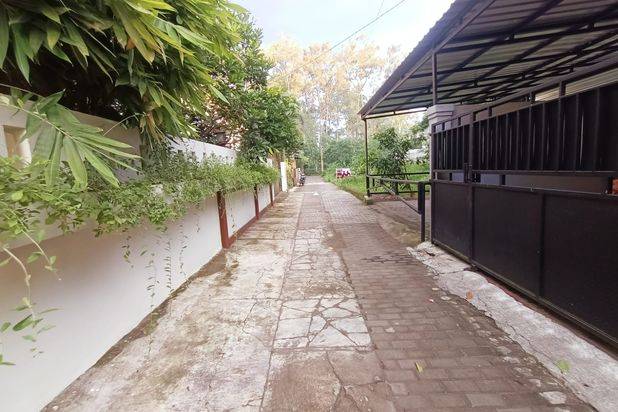 Rumah Mewah Full Furnished 2 lantai Asri Halaman Luas di Tajem