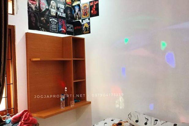Rumah Mewah Full Furnished 2 lantai Asri Halaman Luas di Tajem