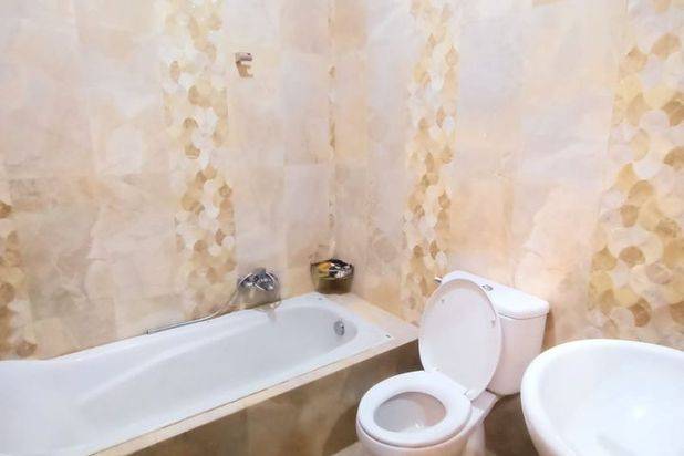 Rumah Mewah Full Furnished 2 lantai Asri Halaman Luas di Tajem