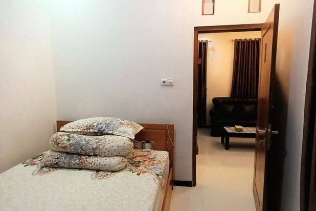 Rumah Mewah Full Furnished 2 lantai Asri Halaman Luas di Tajem
