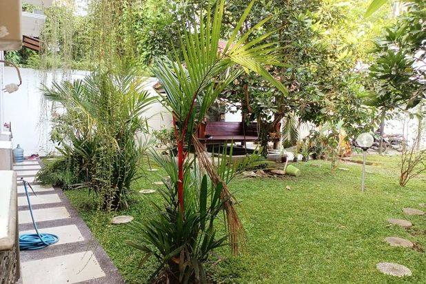 Rumah Mewah Full Furnished 2 lantai Asri Halaman Luas di Tajem