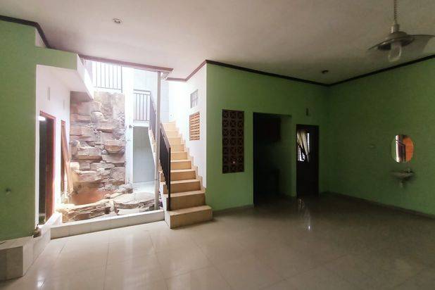 Dijual Rumah Luas strategis Jl. Kadirojo Utara Kampus UKRIM