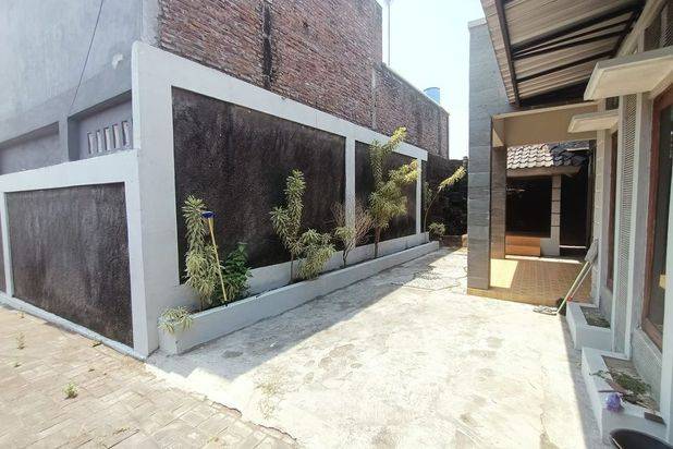 Dijual Rumah Luas strategis Jl. Kadirojo Utara Kampus UKRIM