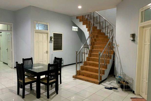 Rumah Kos Aktif Dukuh Kupang Kondisi Butuh Di Cat Sedikit