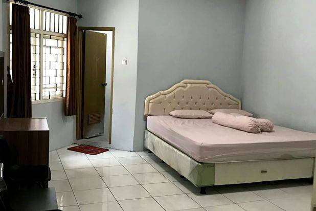 Rumah Kos Aktif Dukuh Kupang Kondisi Butuh Di Cat Sedikit