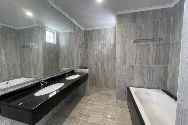 DI SEWAKAN! Rumah mewah 2lt di komplek elit bubat podomoro park