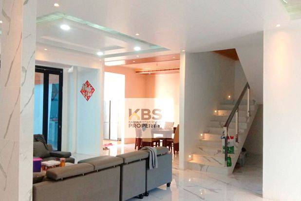 Rumah Cantik Villa Pinlang Mas, 2 Lt Type 250/270, Tanjungpinang