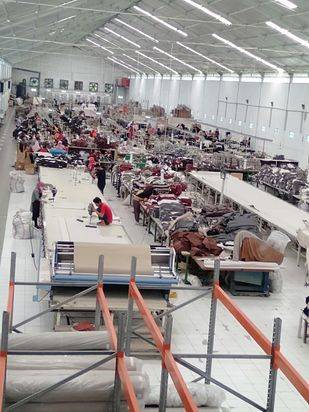 dijual pabrik garmen murah , masih aktif di bawah apresial bank