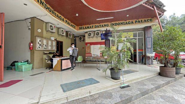 Kost Indoniaga Palace Medang Lestari Gading Serpong Dengan Kolam Renang dan Perabot Lengkap