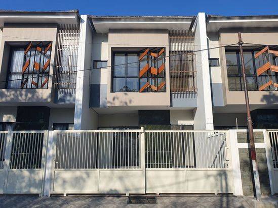 Rumah Wisma Permai Barat New Minimalis Carport 2, Row 3.5 Mobil