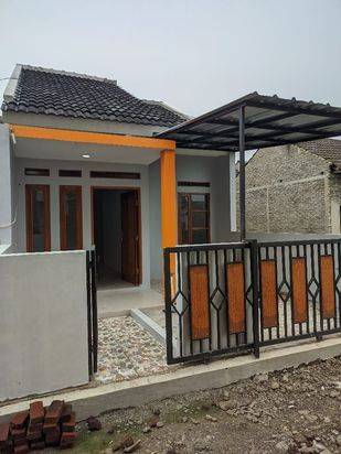 Rumah siap huni bonus pagar canopi di Rancamanyar bebas banjir