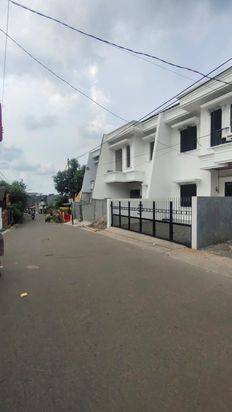 Rumah dalam kavling 2 lantai di Jatimakmur Pondokgede