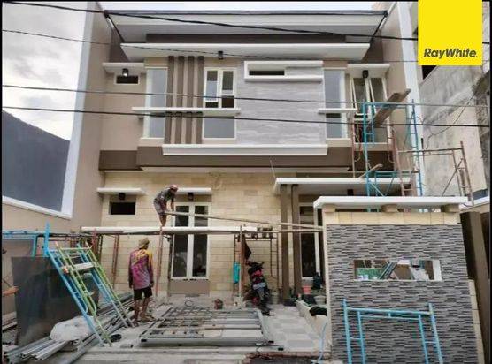 Dijual Rumah 2 lantai SHM di Babatan Pantai Timur Surabay