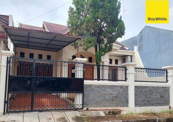 Dijual Rumah SHM Row 3 mobil di Mulyosari Prima Surabaya
