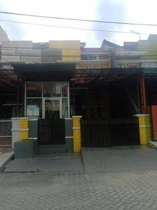 Rumah Resik nan lega di taman harapan baru (K0835)