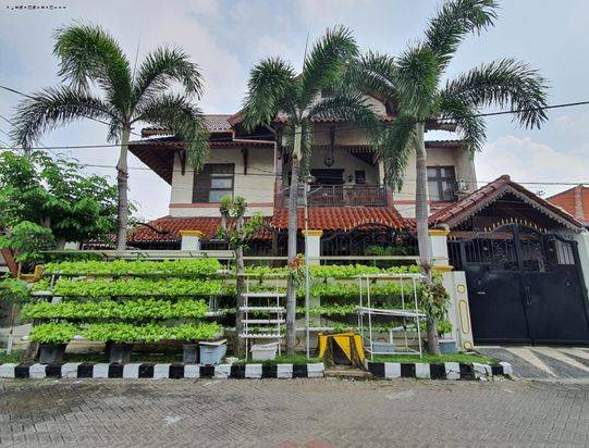 Rumah Manyar Kartika Strategis Row 3 Mobil Commercial Area