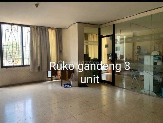 Ruko gandeng 3 unit di jl Fachruddin tanah abang jakpus