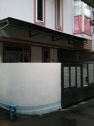 Rumah 2lt furnished siap huni akses mobil di Tanjung duren jakbar
