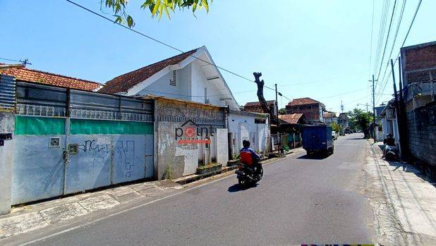 Rumah dijual murah tepi jalan bisa buat usaha di Serengan 
