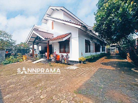 Rumah Mewah dengan Tanah Luas di Cimanggis Depok