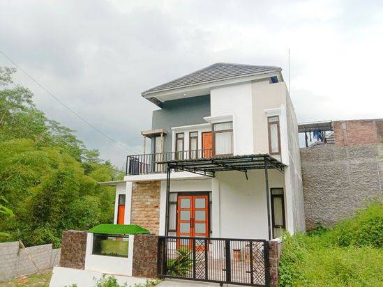RUMAH 2 LANTAI MINIMALIS TERLARIS DI MERTOYUDAN MAGELANG 