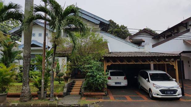 Rumah 2 LT Dijual Mewah dan Nyaman Lokasi di Bintaro Village Ciputat Tangerang Selatan