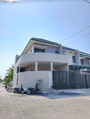 Rumah Baru 2 Lantai Mulyosari, Row Jalan 3 Mobil
