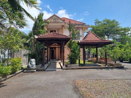 RUMAH SECOND TERAWAT FASILITAS LENGKAP DI TEPI JALAN PURWOREJO