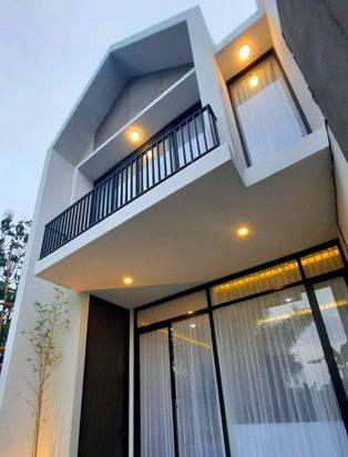 Rumah Mewah 2 Lantai Lokasi Strategis Full Furnished Akses Cepat Kampus UB II, UNMER, Cyber Mall