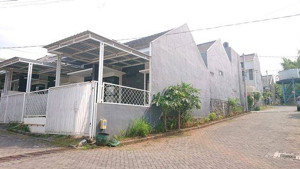 DIJUAL RUMAH SIAP HUNI 700 JUTA DEKAT UB MALANG