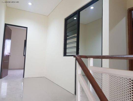 Rumah Baru gresss Minimalis 2 lantai, Siap Huni di MEDOKAN SAWAH