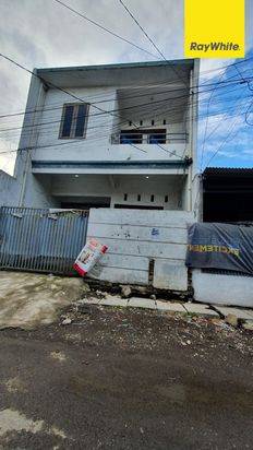 Dijual Rumah 2 lantai di Jln Petemon Surabaya