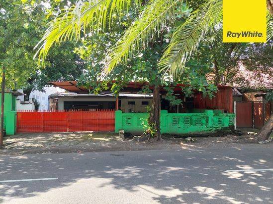 Dijual Rumah Lama Hitung Tanah di Jl Juwono Surabaya Pusat