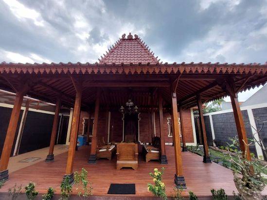 RUMAH JOGLO CLASSIC DEKAT MONJALI