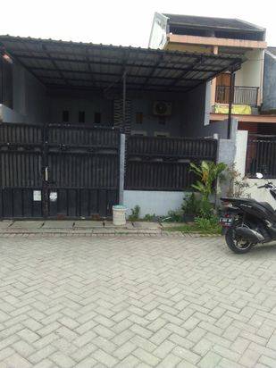 Rumah Medayu Utara Lingkungan Tenang dan Nyaman, Row 2 Mobil