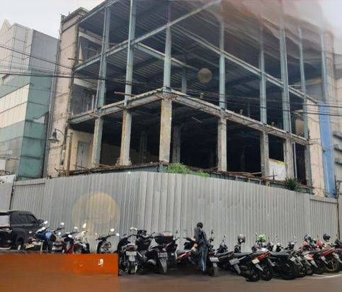 Ruko 4 lantai di jalan Melawai , Kebayoran Baru , Jakarta Selatan