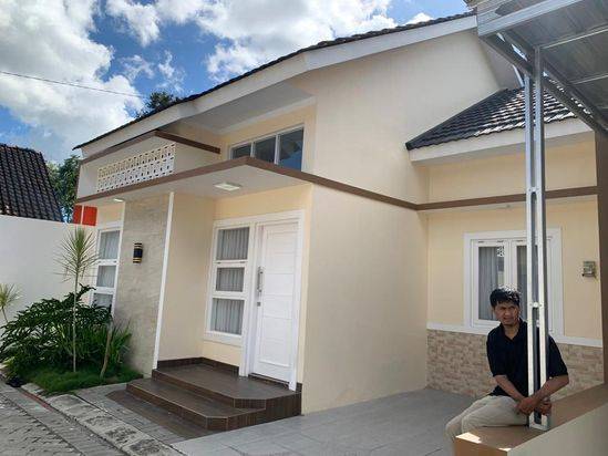 RUMAH SIAP HUNI DENGAN TANAH YANG LUAS DI KALASAN YOGYAKARTA