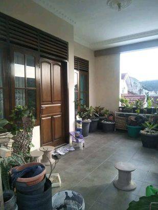  Rumah 2 Lantai, Garasi dan Carport untuk Swalayan Siap Usaha Sawojajar Malang